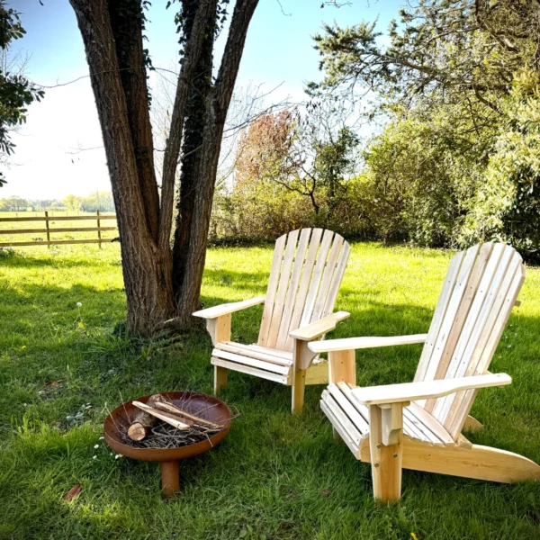 B404A chaises adirondack deluxe dans un jardin