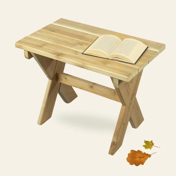 petite table en bois appoint exterieur clair naturel massif avec les pieds croisés
