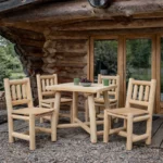 salon de jardin en bois massif blanc avec des chaises en rondins et une table haute carrée à pieds croisée - marque Cèdre & Rondins