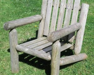 Nettoyer le mobilier de jardin en bois