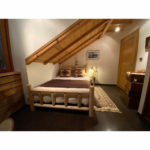 lit en bois naturel