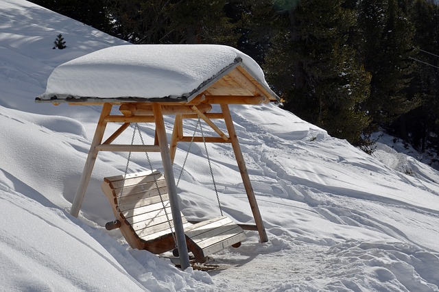 balancelle en exterieur sous la neige