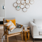 Bout de canapé en bois : l’élément de décoration incontournable