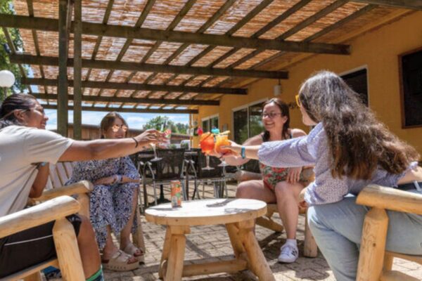 mobilier terrasse en bois massif pour camping
